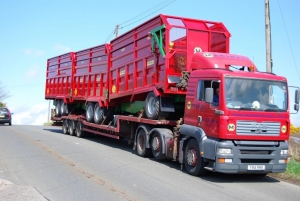 Marshall MAN Lorry Loaded With Three Monocoque Trailers